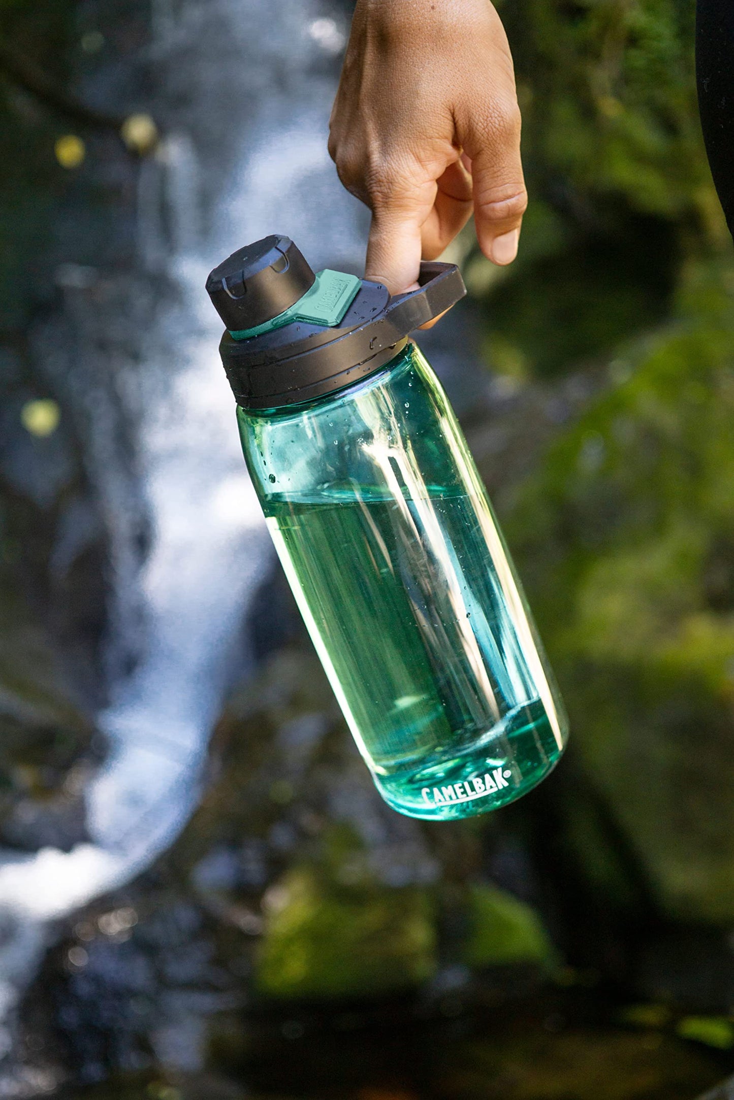 CamelBak Chute Mag BPA Free Water Bottle with Tritan Renew - Magnetic Cap Stows While Drinking, 32oz, Clear